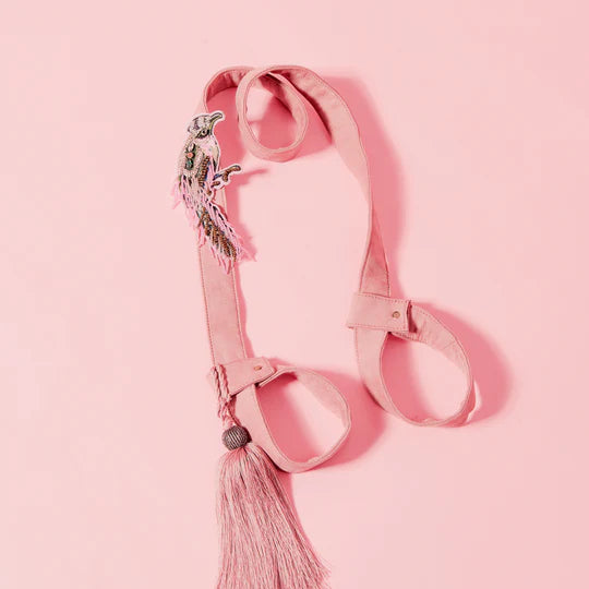 pink-pampas-yoga-strap-01_540x_8fb78cee-e1a4-49ae-b7f4-ef0d7de09cf7.webp